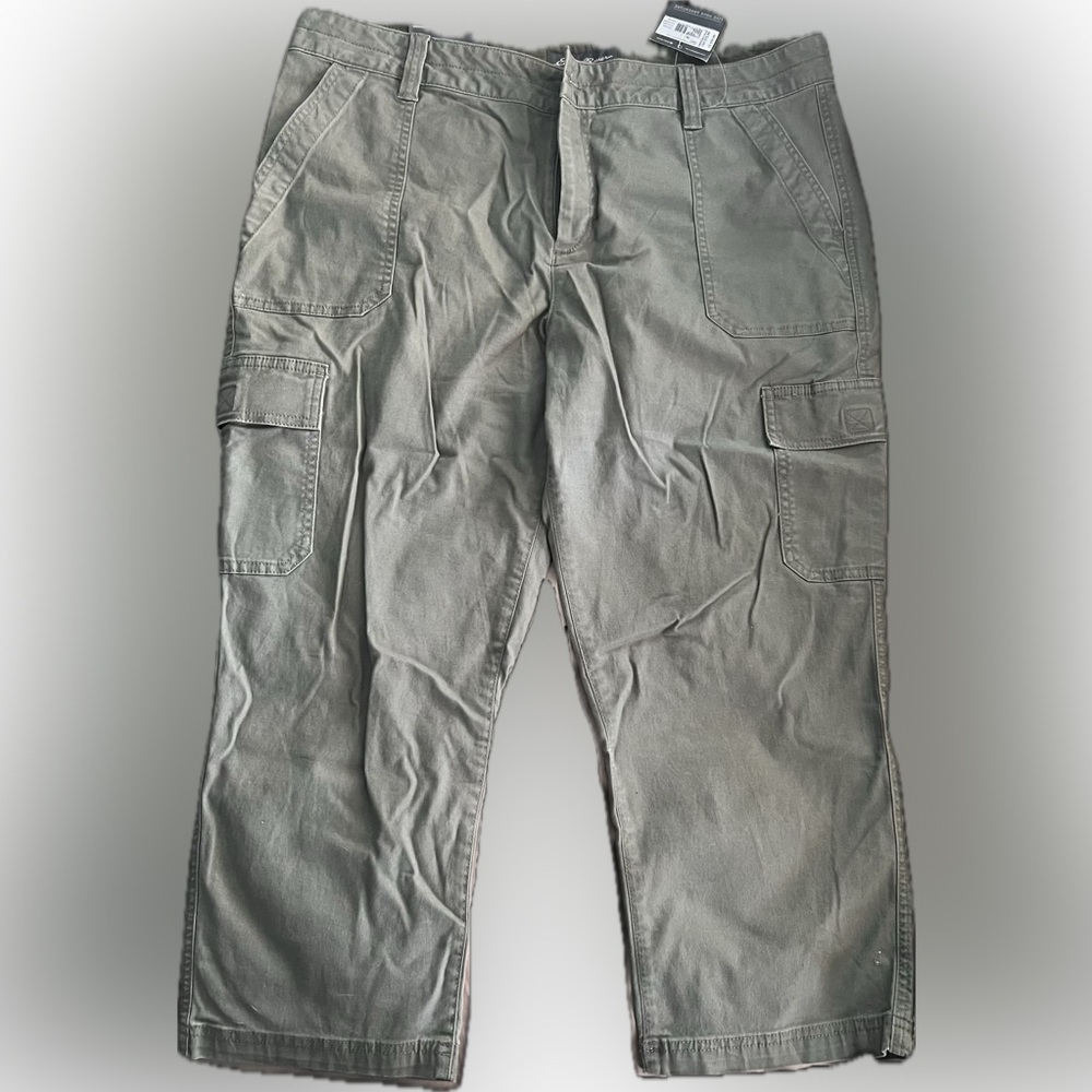 Eddie Bauer slightly curvy Centerline Utility Crop Cargo pants Size 16 Sprig